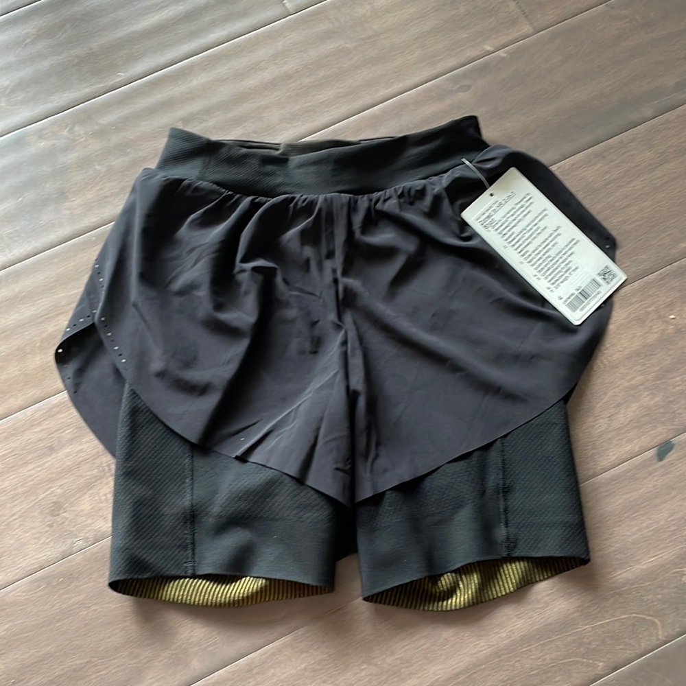 Lululemon zoned in HR 2-in-1 short